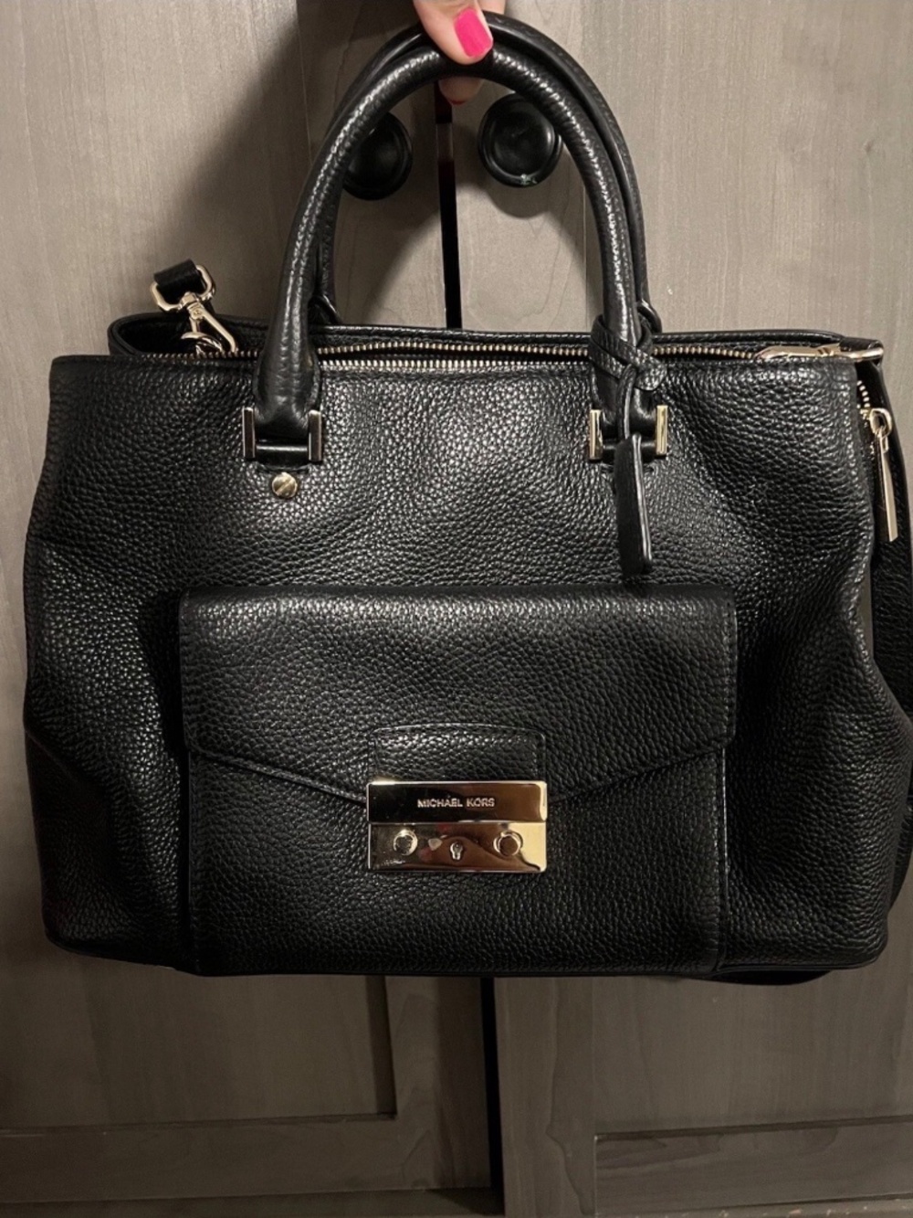 Michael Kors Womens Haley Large Handbag in Black Gold
